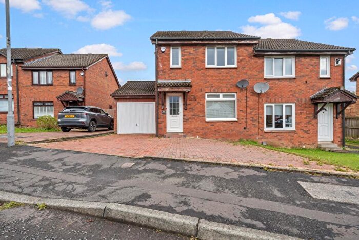 3 Bedroom Flat To Rent In Buckthorne Place, Glasgow, G53