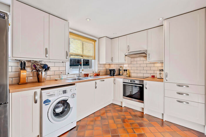 3 Bedroom Detached House For Sale In Ref: Gk - Gordon Road, Redhill, RH1