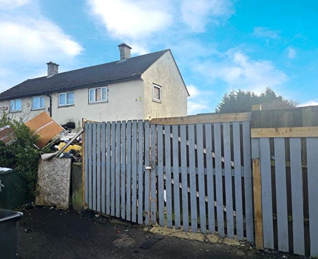 3 Bedroom Semi-Detached House For Sale In Hyne Avenue, Bradford, BD4