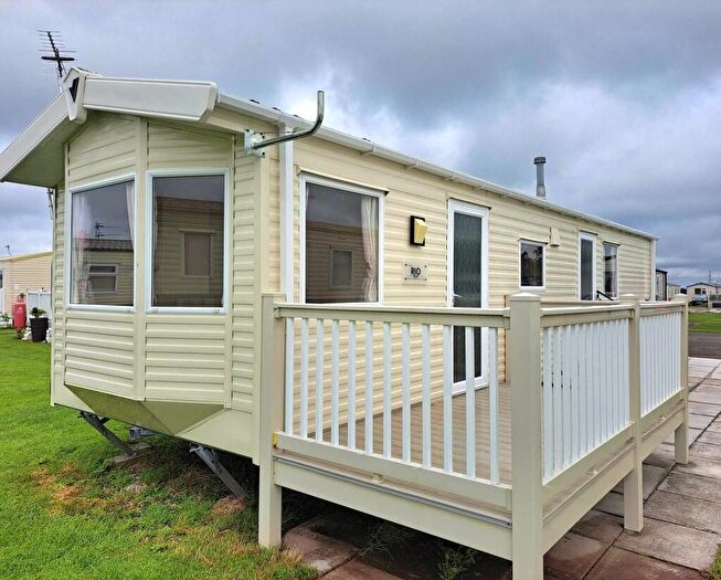 3 Bedroom Caravan For Sale In Three Bed Willerby Rio, Broadland Sands Holiday Park, Coast Road, Lowestoft, Suffolk, NR32