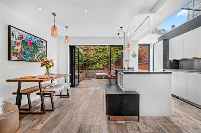 2 Bedroom Flat For Sale In Constantine Road, South End Green, NW3