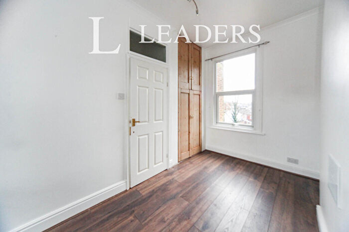 2 Bedroom Apartment To Rent In Bedroom Apartment - First Floor - Central Luton - Crescent Rise, LU2