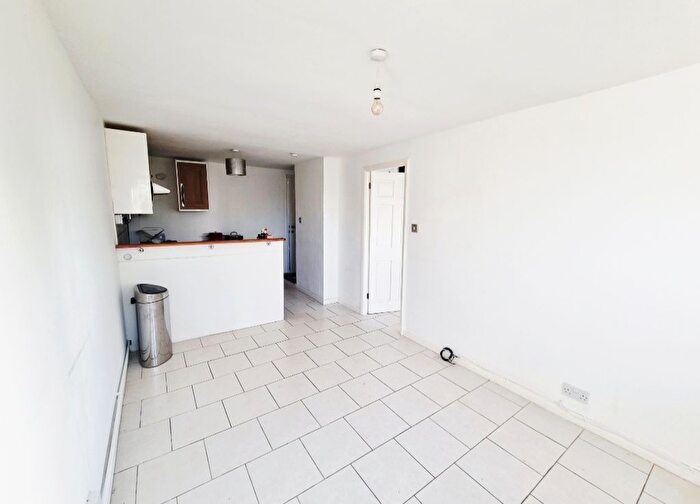 1 Bedroom Flat To Rent In Abbots Park, St Albans, AL1