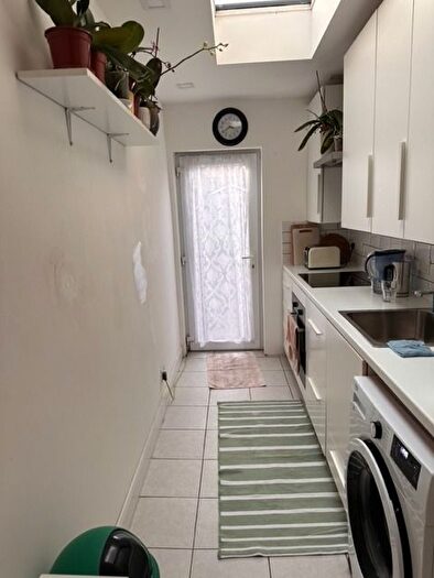 2 Bedroom Flat To Rent In Saville Road, London, E16