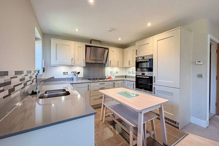2 Bedroom Maisonette For Sale In Paddock Way, Alresford, SO24