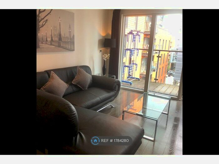 2 Bedroom Flat To Rent In Railway Terrace, Slough, SL2