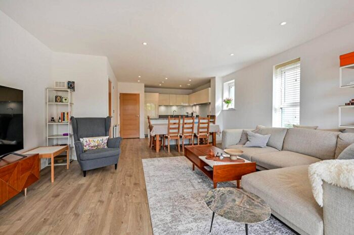 4 Bedroom End Of Terrace House For Sale In Sycamore Avenue, Woking, GU22