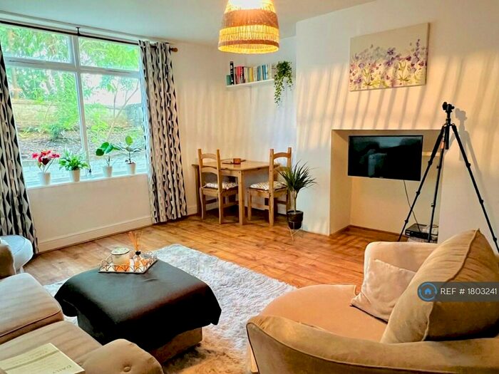 1 Bedroom Flat To Rent In Calthorpe Road, Banbury, OX16