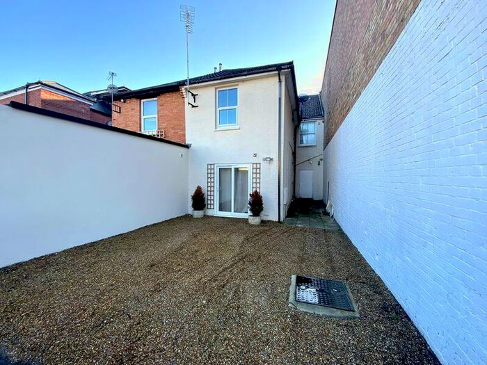 1 Bedroom Flat For Sale In B Christchurch Road, Pokesdown, Bournemouth, BH7