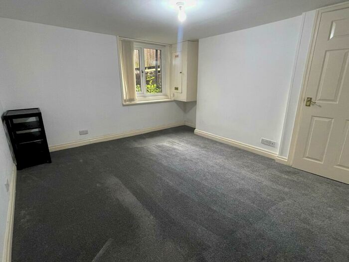 1 Bedroom Flat To Rent In Kings Road, DN1