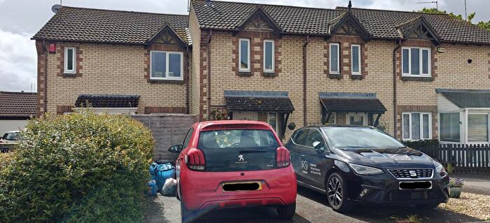 1 Bedroom Terraced House For Sale In Archer Close, Swindon, SN2