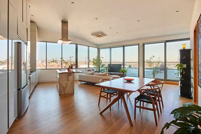 2 Bedroom Flat For Sale In Kentish Town Road, London, NW1