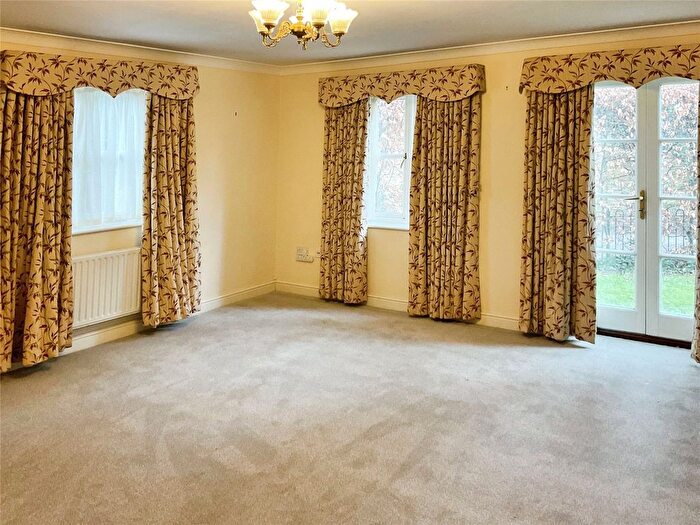1 Bedroom Flat For Sale In Greyhound Lane, Winslow, Buckingham, MK18