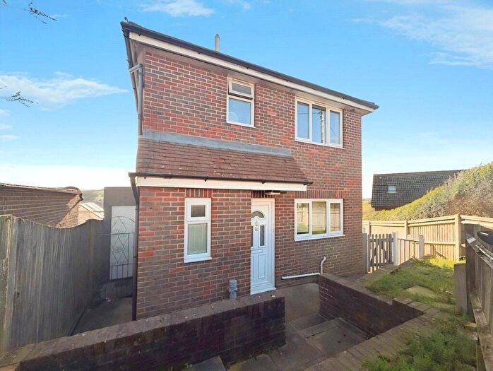3 Bedroom Detached House To Rent In Kenilworth Close, Brighton, East Sussex, BN2