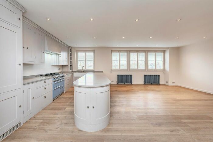 3 Bedroom Flat To Rent In Randolph Crescent, London, W9