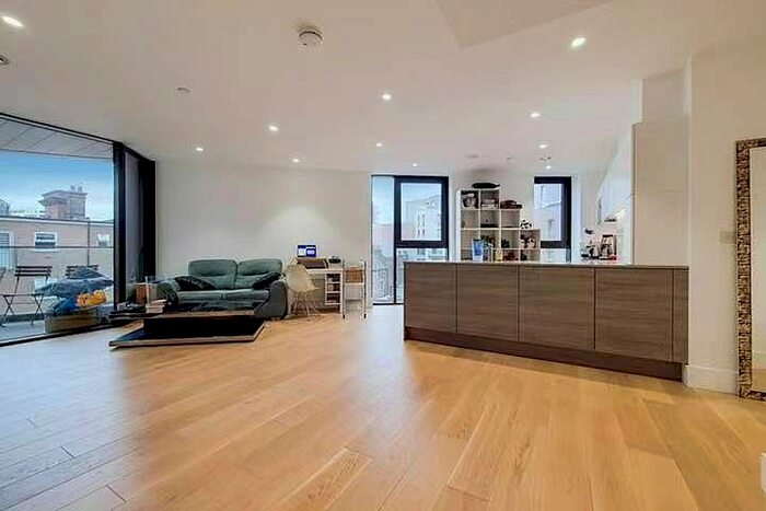 2 Bedroom Flat To Rent In Kingsland High Street, London, E8