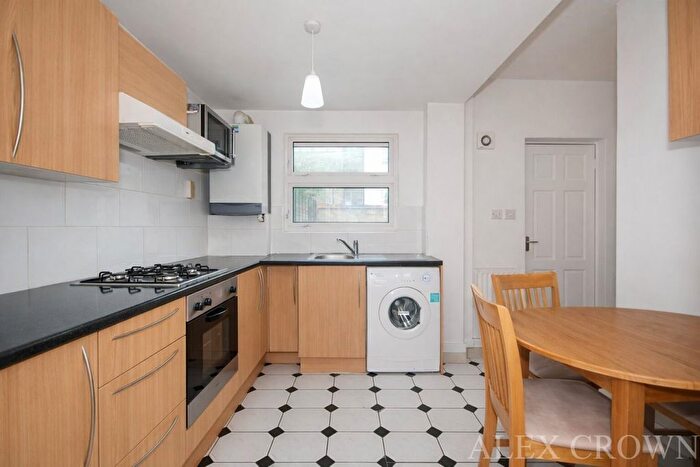 2 Bedroom Flat To Rent In Blackstock Road, Finsbury Park, N4