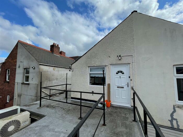 2 Bedroom Flat To Rent In Caerleon Road, Newport, NP19