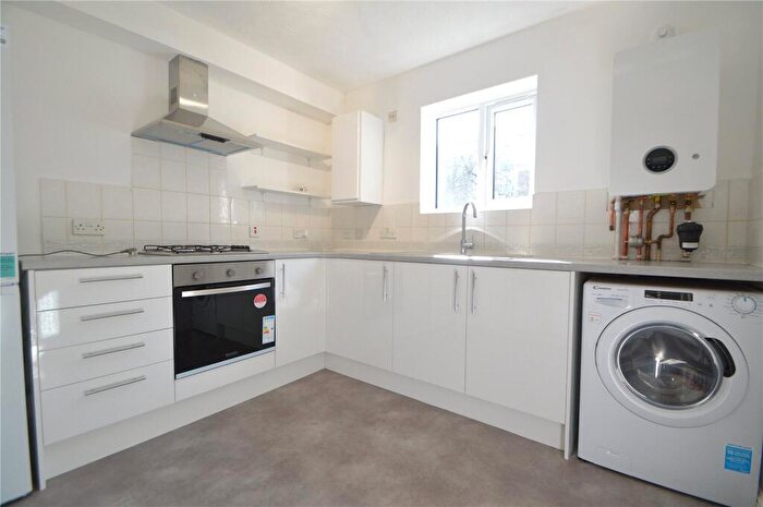 2 Bedroom Apartment To Rent In Chartwell Close, Croydon, CR0