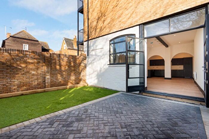 2 Bedroom Flat To Rent In Monkton Place, Ramsgate, CT11