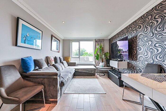 1 Bedroom Maisonette For Sale In Centurion Close, Islington, London, N7