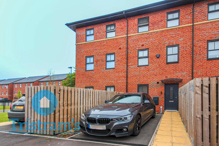 2 Bedroom Town House To Rent In Dallington Street, Nottingham, NG8