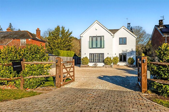 4 Bedroom Detached House For Sale In New Road, Pamber Green, RG26