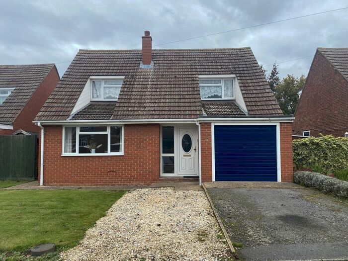 2 Bedroom Bungalow To Rent In Queens Road, Cambridgeshire, PE28