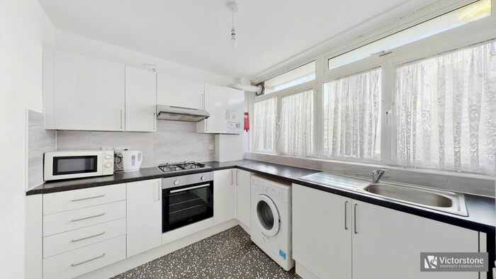 3 Bedroom Maisonette To Rent In Brockmer House, Crowder Street, Tower Hill, London, E1