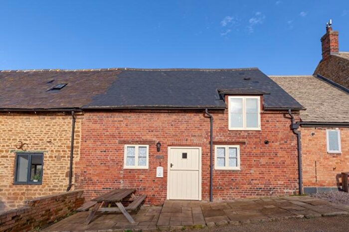 2 Bedroom Cottage To Rent In New Street, Deddington, OX15