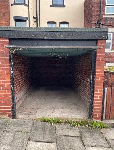 Garage / Parking To Rent In Garage, Rear Victoria Terrace, Leeds, LS3