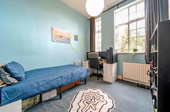 4 Bedroom Detached House For Sale In Abbotsbury Road, Central Morden, SM4