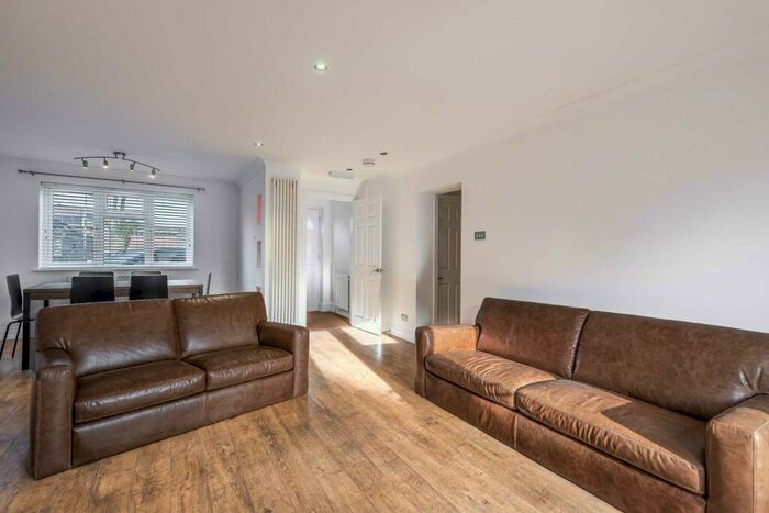 5 Bedroom Semi-Detached House To Rent In Stoughton Road, Guildford, GU2