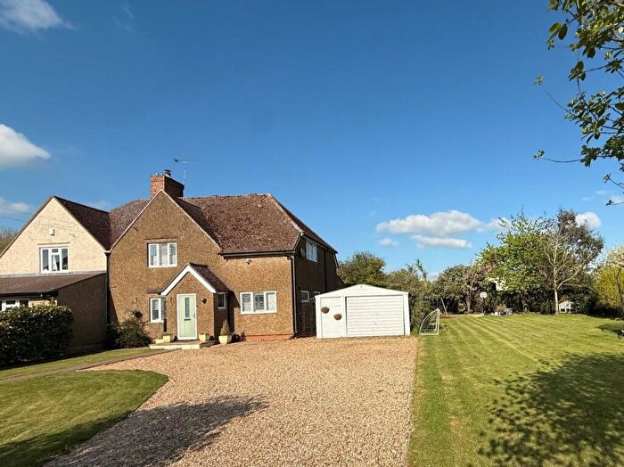 4 Bedroom Semi-Detached House For Sale In Mill Way, Breachwood Green, Hitchin, SG4