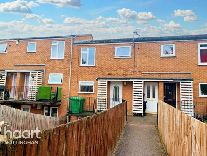2 Bedroom Maisonette For Sale In Elgar Gardens, Nottingham, NG3