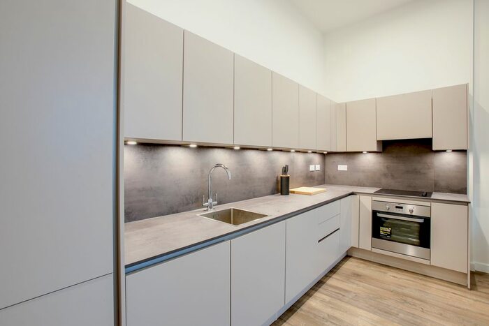 2 Bedroom Flat To Rent In Carnation Gardens, Hayes, UB3