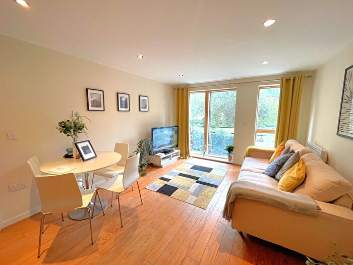 2 Bedroom Flat To Rent In Flat, Bassett House, London, London, SW19