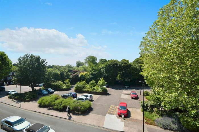 2 Bedroom Flat To Rent In Augustus Close, Brentford, TW8