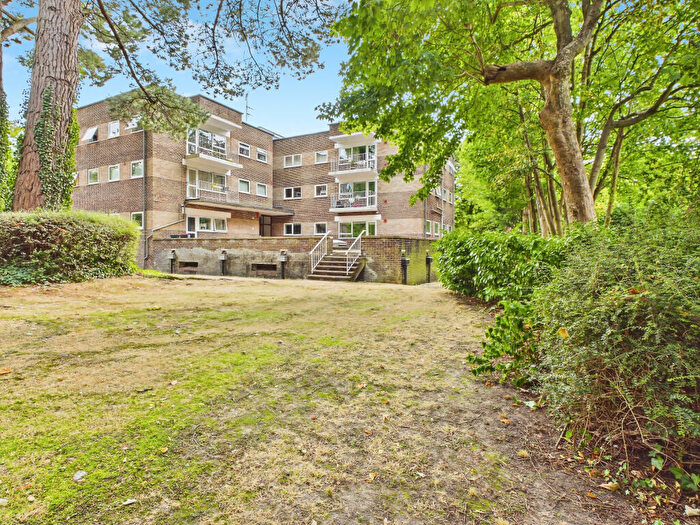 2 Bedroom Apartment For Sale In North Ash, Hawthorn Close, Horsham, RH12