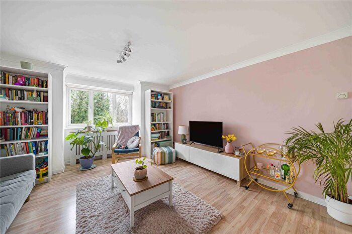 1 Bedroom Flat For Sale In Thames View, Greenhithe, Kent, DA9