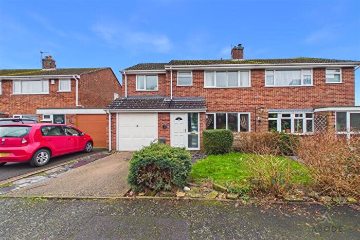 4 Bedroom Semi Detached House For Sale In Bridgeside, Stretton, Staffordshire, DE13