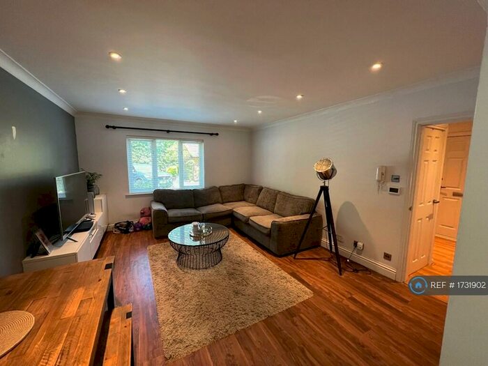 2 Bedroom Flat To Rent In John Austin Close, Kingston Upon Thames, KT2