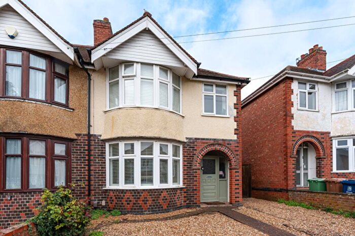 4 Bedroom Semi-Detached House To Rent In White Road, Cowley, OX4