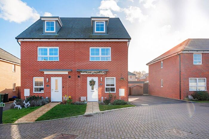 3 Bedroom Semi Detached House For Sale In Gallard Way, Rackheath, NR13