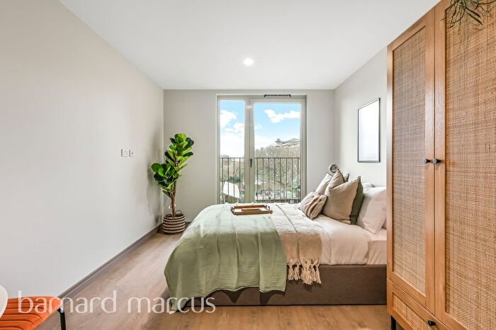 Studio To Rent In Victoria Road, Feltham, TW13