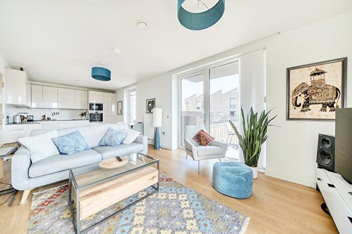 1 Bedroom Flat For Sale In Isambard Court, Brentford, London, TW8
