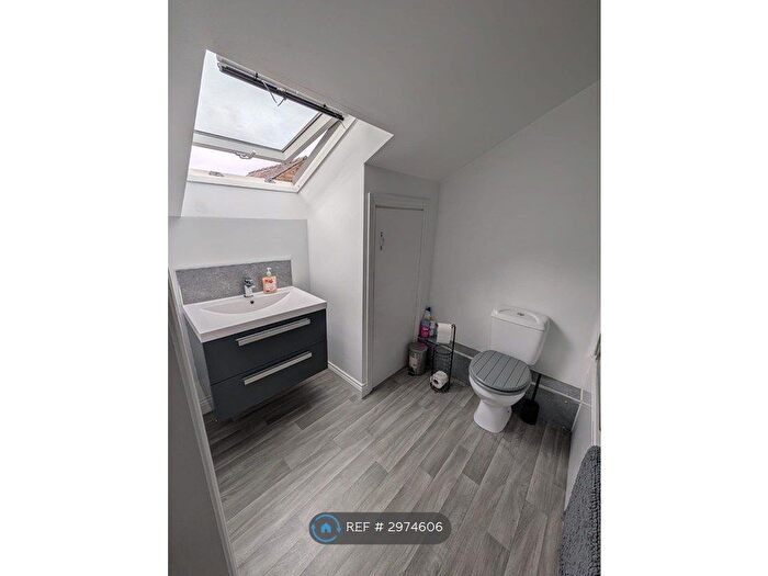 1 Bedroom Detached House To Rent In Albert St, Glossop, SK13