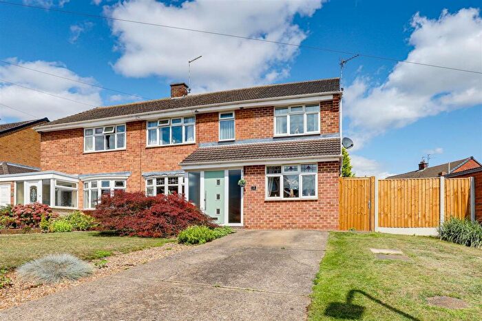 3 Bedroom Semi Detached House For Sale In Arlington Close, Hucknall, NG15