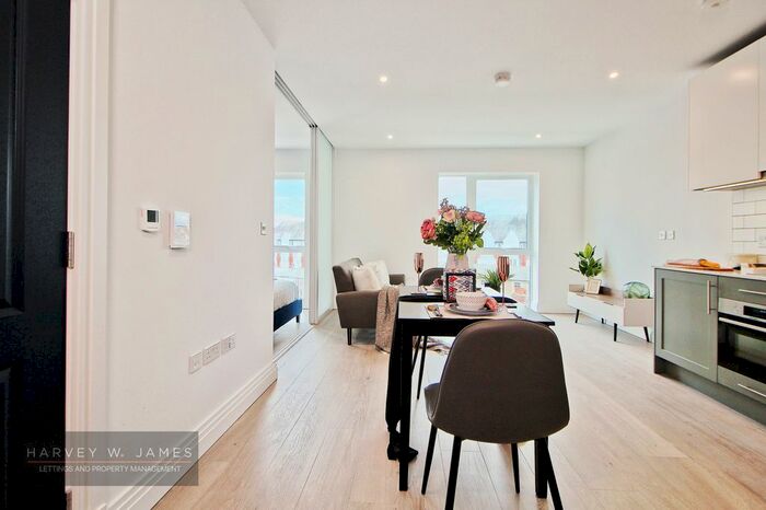 1 Bedroom Flat To Rent In Hawkins House, Film Works, W5