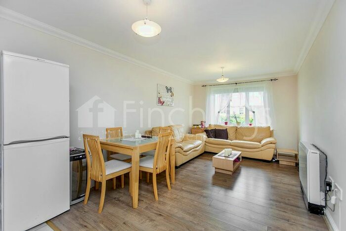 2 Bedroom Flat To Rent In Oakleigh Road North, London, N20